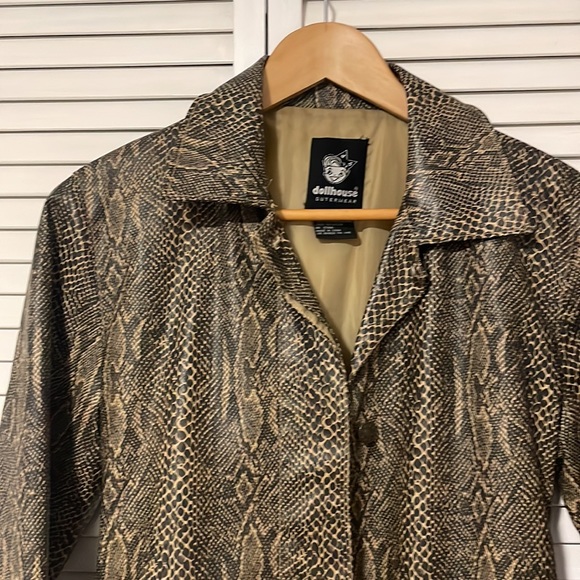 Dollhouse Outwear - Picture 2 of 5